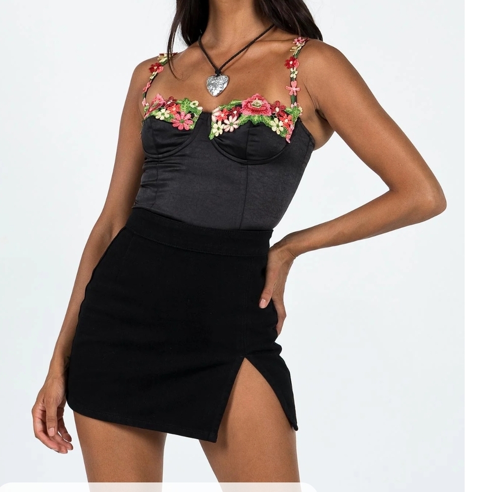 Lioness The Lola Mini Skirt Black Front Slit PullOn
